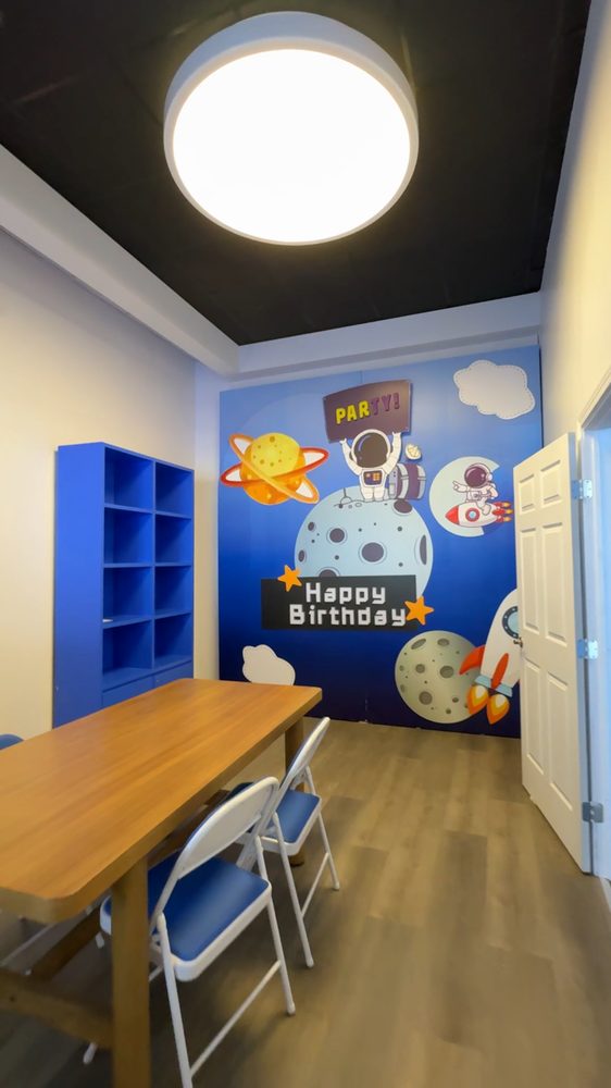 Space-themed birthday party room at Claw Zone